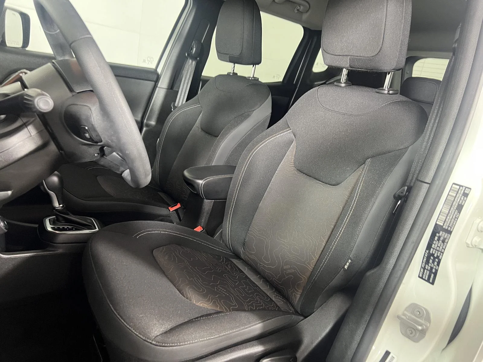 Used 2023  Jeep Upland image 34