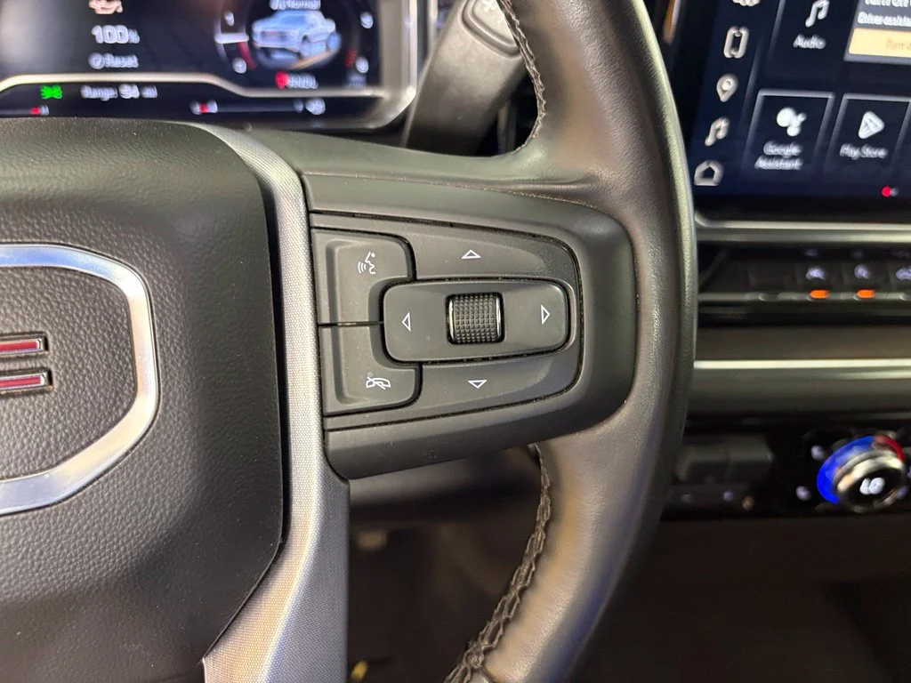 Used 2025 White GMC SLT image 22