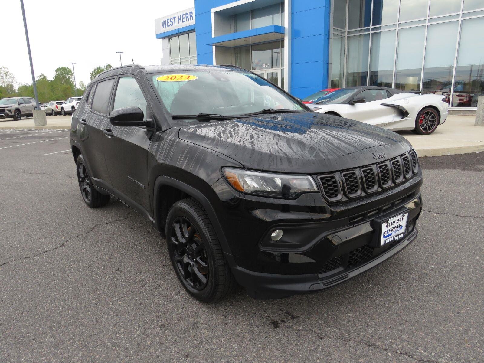 Used 2024 Diamond Black Crystal Pearlcoat Jeep Latitude image 2
