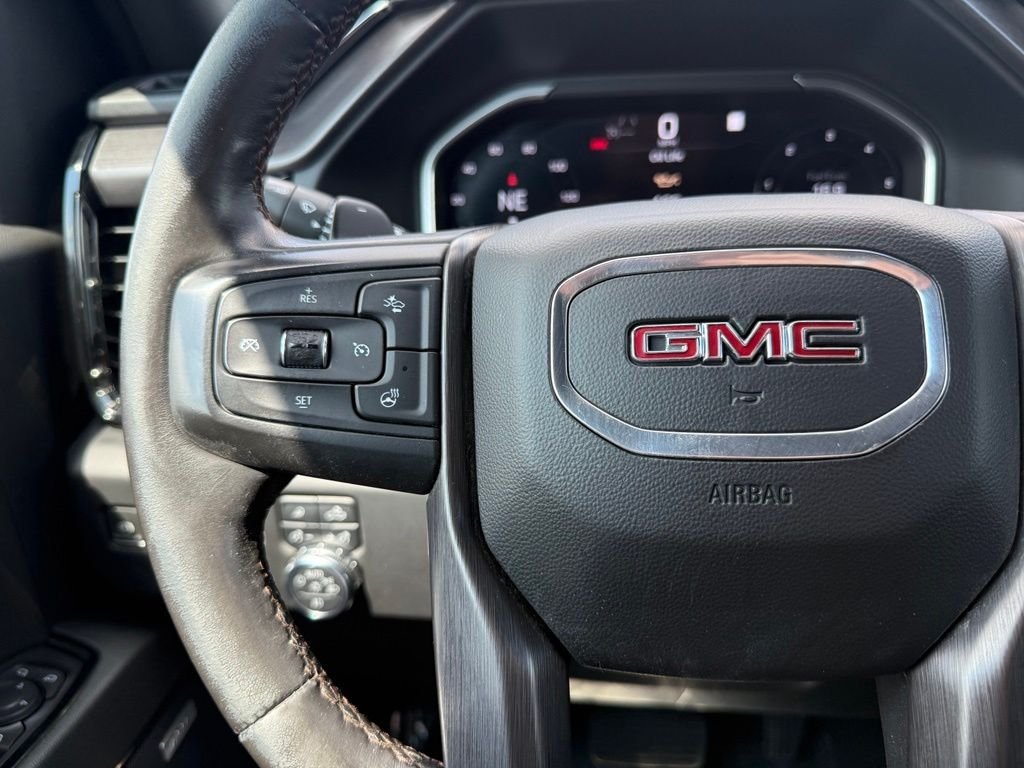 Used 2022 White GMC AT4 image 27
