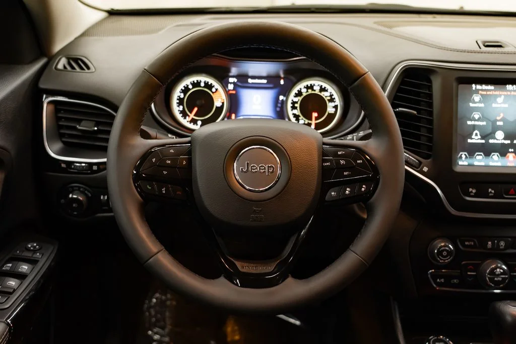 Used 2023 Black Jeep Altitude image 14