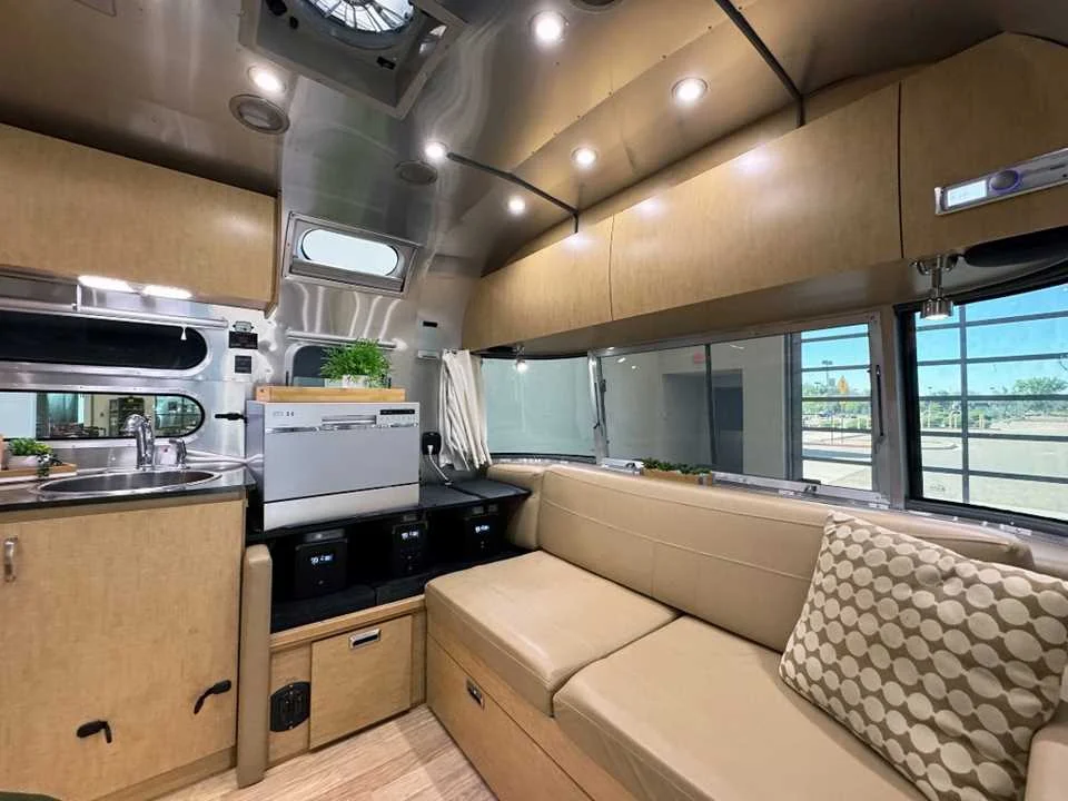 Used 2015  AIRSTREAM  image 10