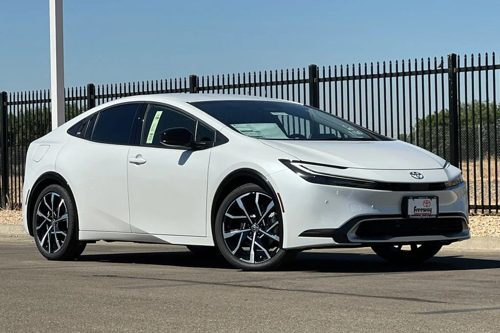 New 2026 Wind Chill Pearl Toyota XSE image 2