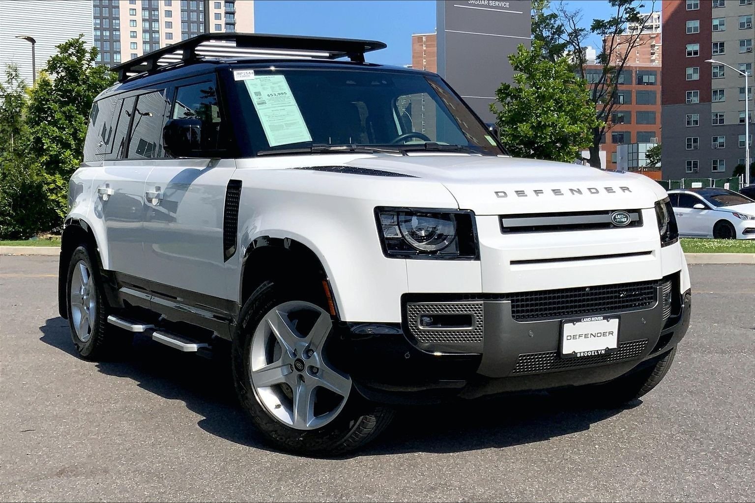Used 2023 Fuji White Land Rover X-Dynamic SE image 2