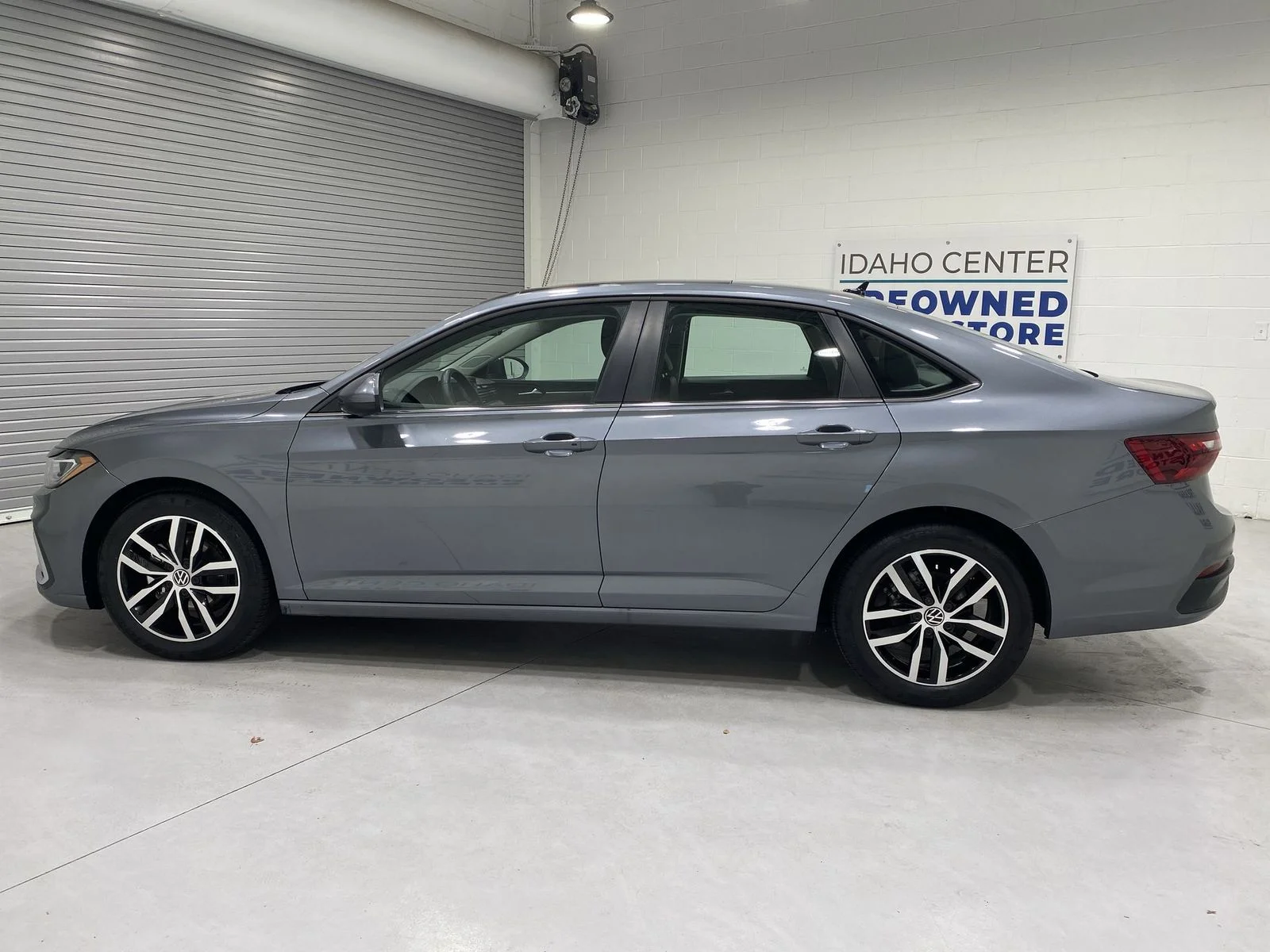 2025 Volkswagen Jetta SE - Photo 5