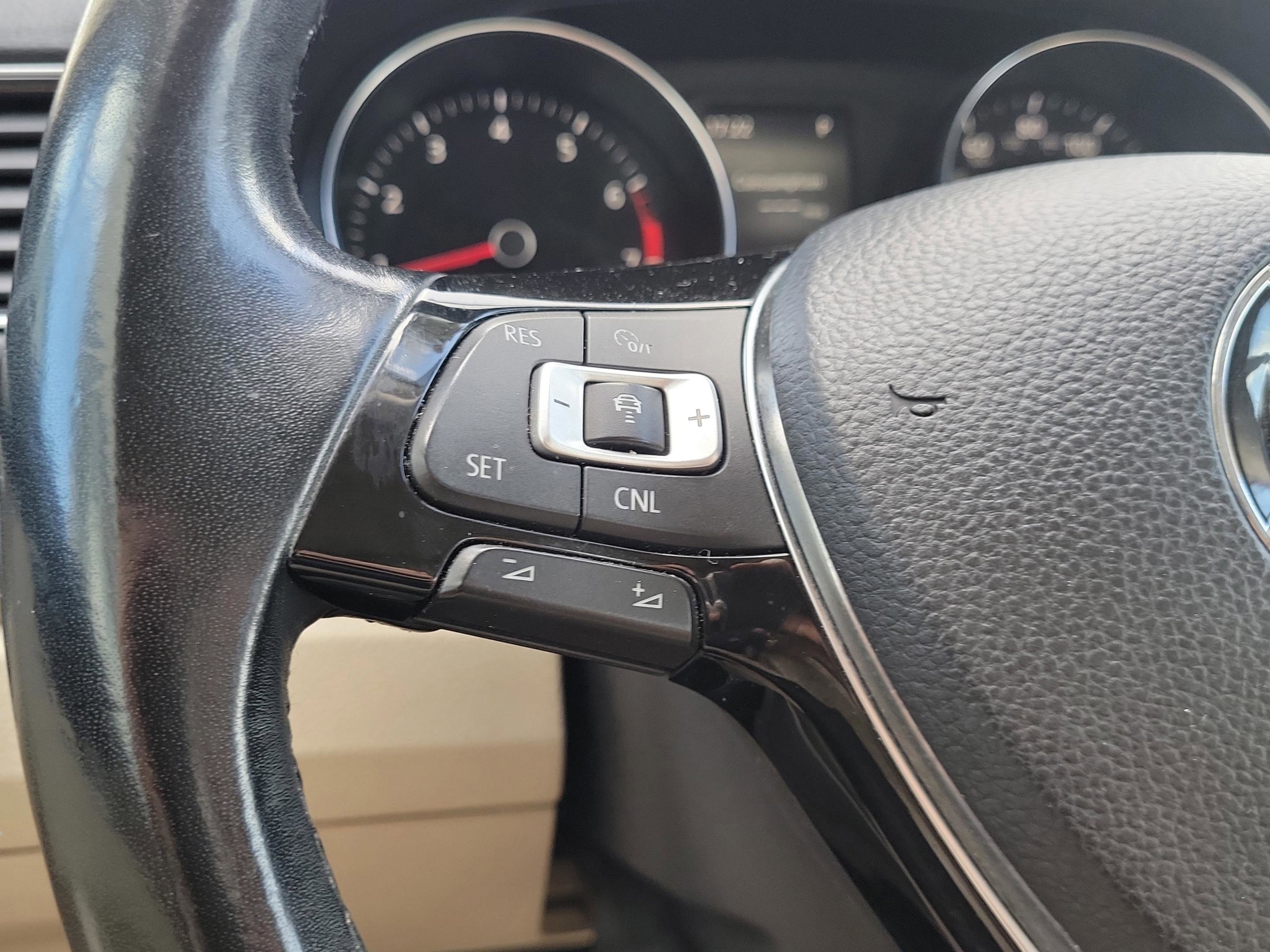 Used 2017  Volkswagen 1.8T SE w/Technology image 19