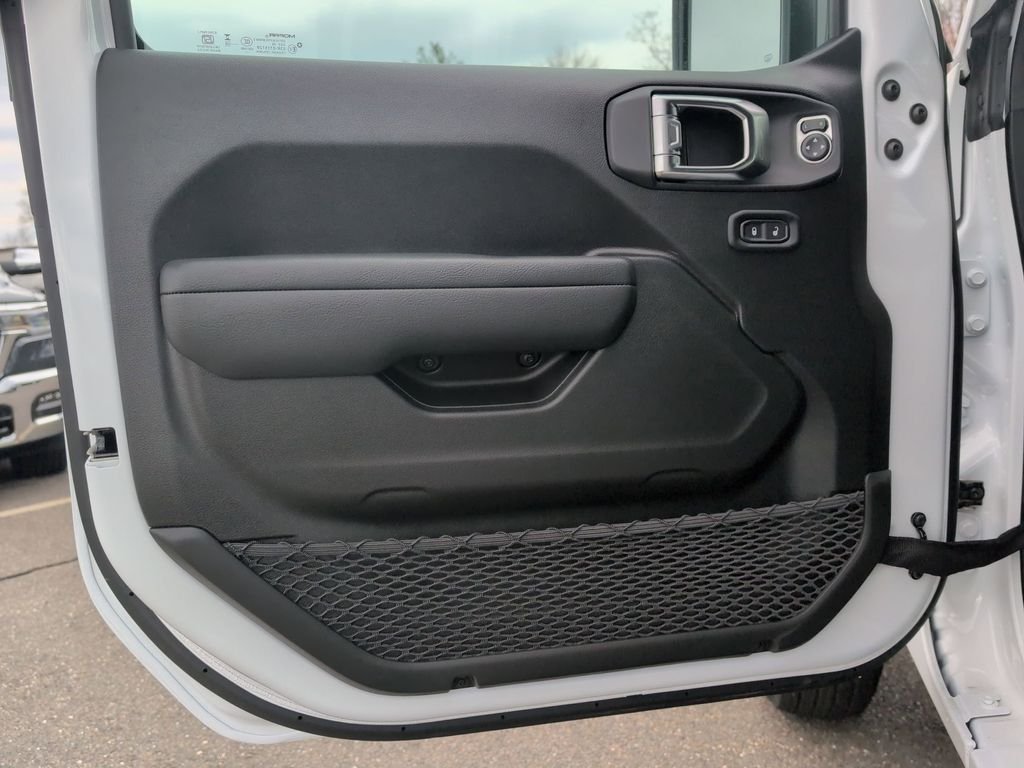 New 2026 Bright White Clear-Coat Exterior Paint Jeep Sport S image 9
