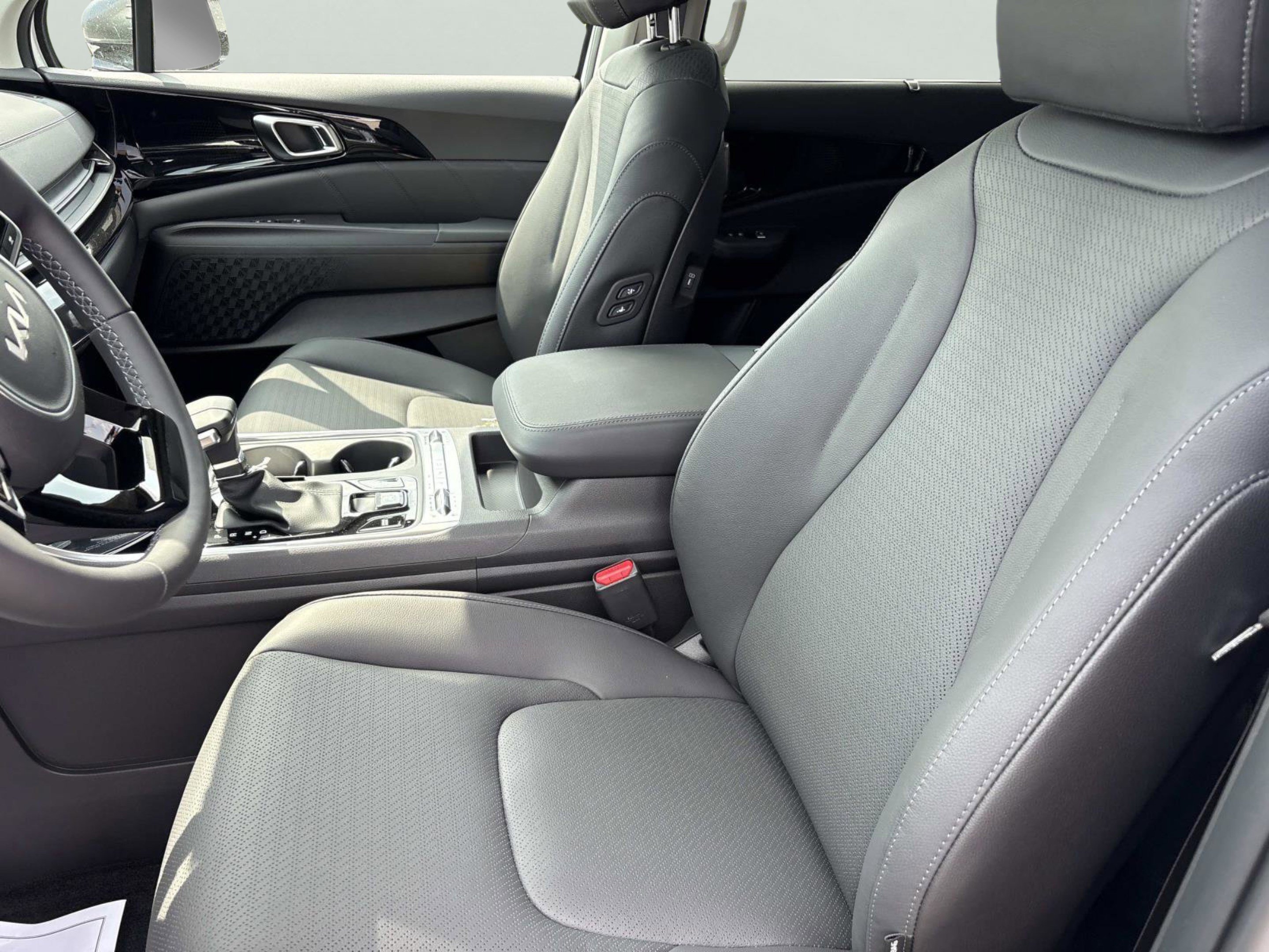 New 2026 Snow White Pearl Kia SX Prestige image 19