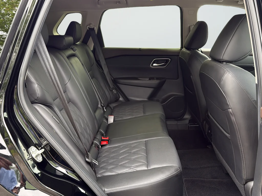 Used 2023 Black Nissan Platinum image 14