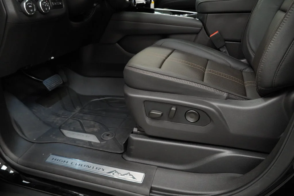 New 2026 Black Chevrolet High Country image 26