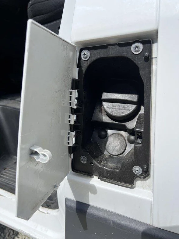 Used 2014 White Ram Base image 37