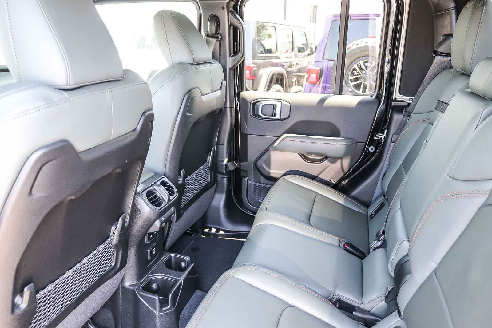 New 2026 Black Clear-Coat Exterior Paint Jeep Mojave X image 23