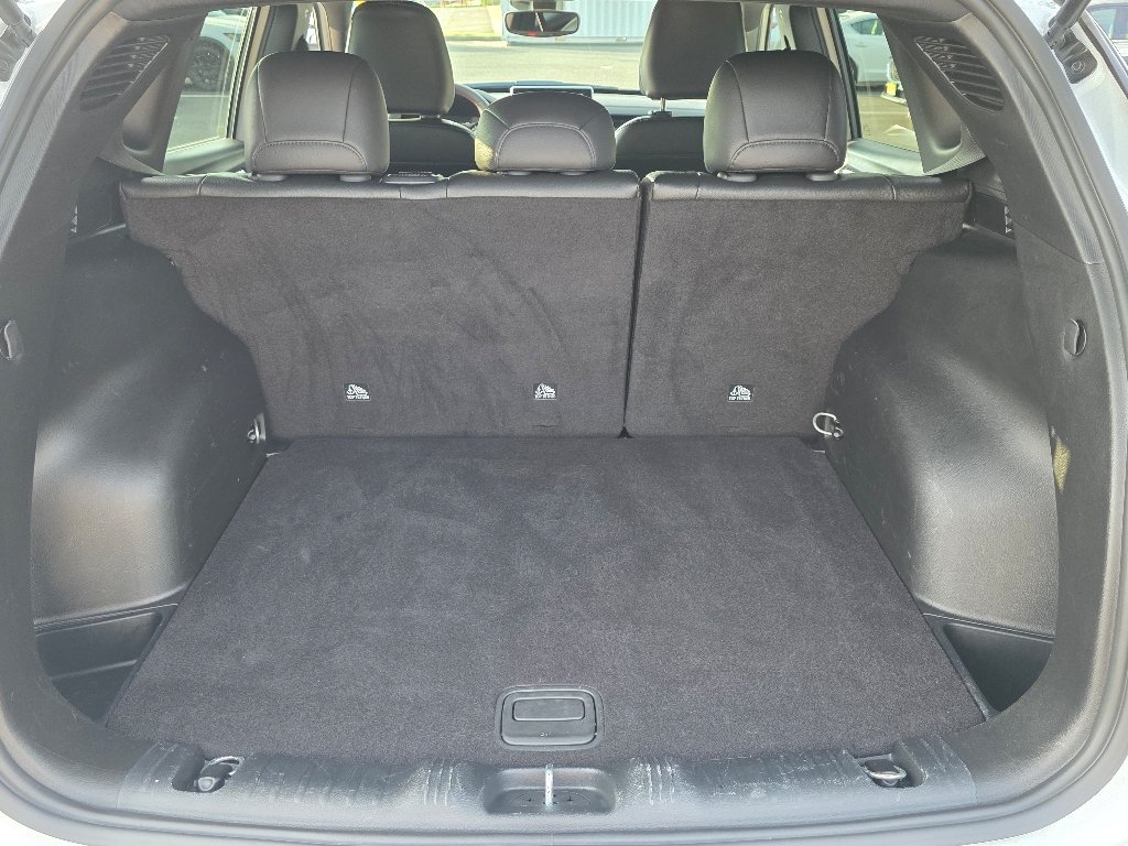 Used 2025 Bright White Clear Coat Jeep Trailhawk image 4