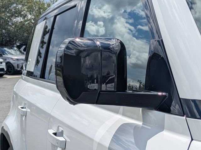 Used 2024 White Land Rover SE image 12