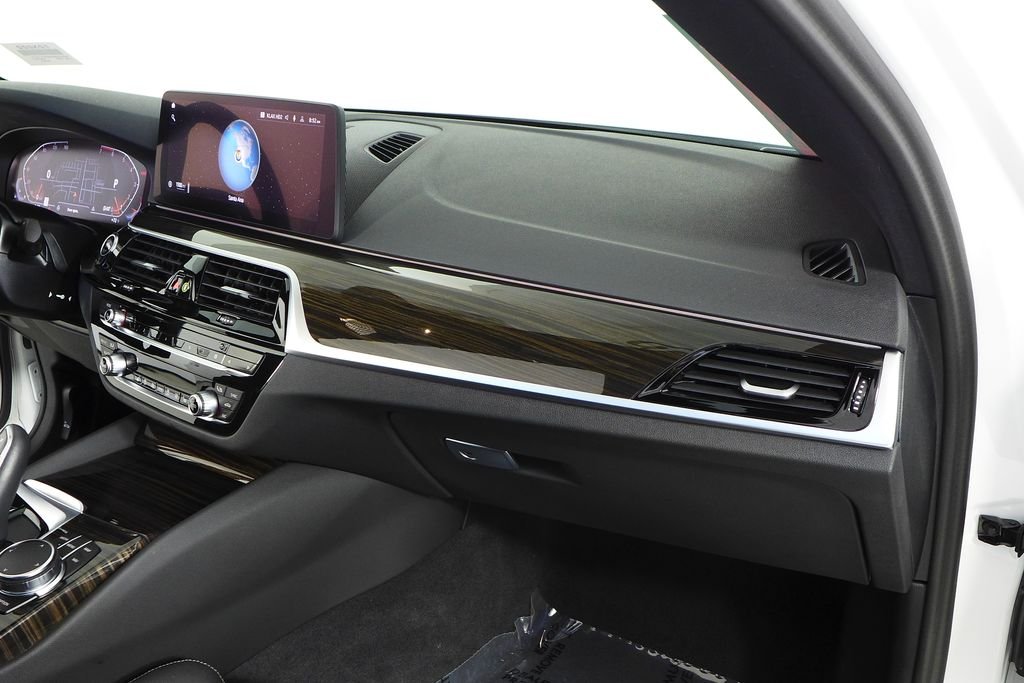 Used 2023 Alpine White BMW 530i image 14