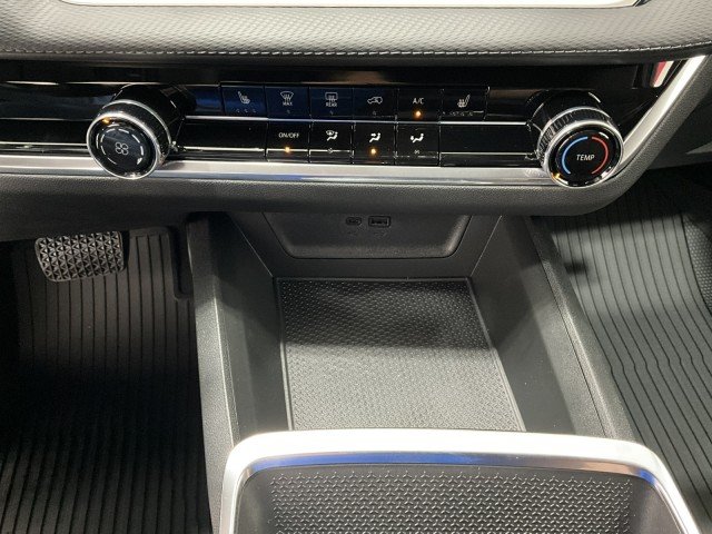 New 2027 Summit White Chevrolet LT image 30