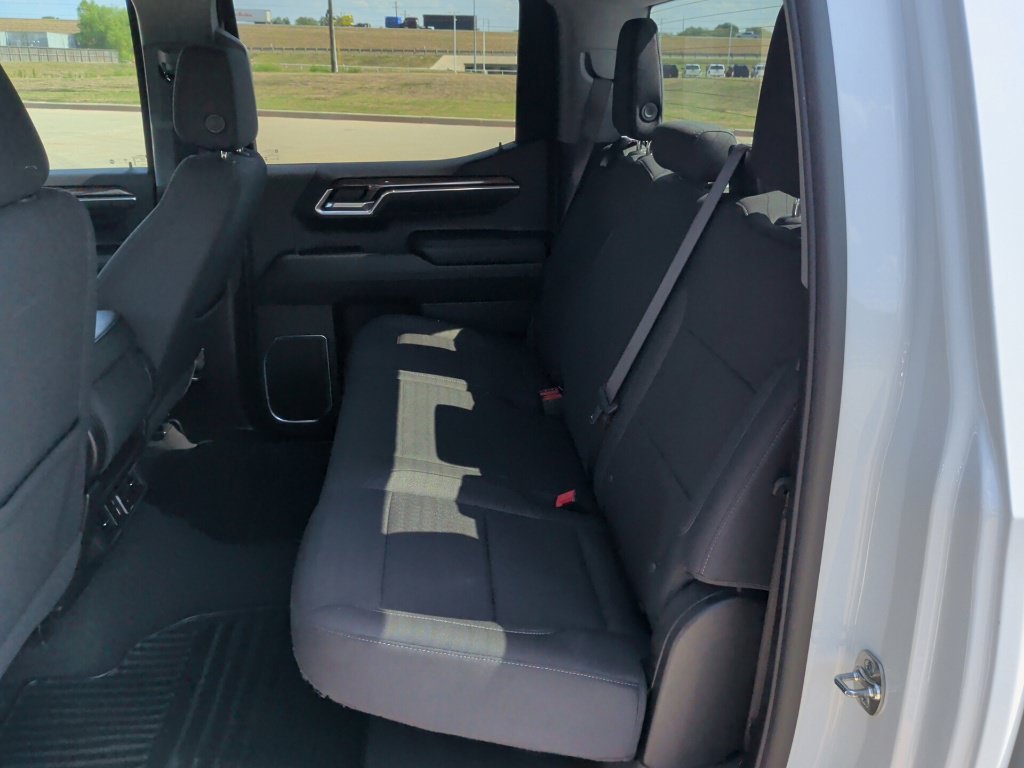 Used 2025 White Chevrolet LT image 34