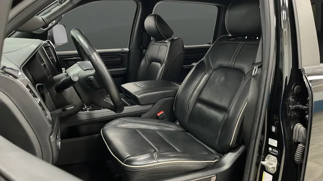 Used 2023 Diamond Black Ram Limited image 9