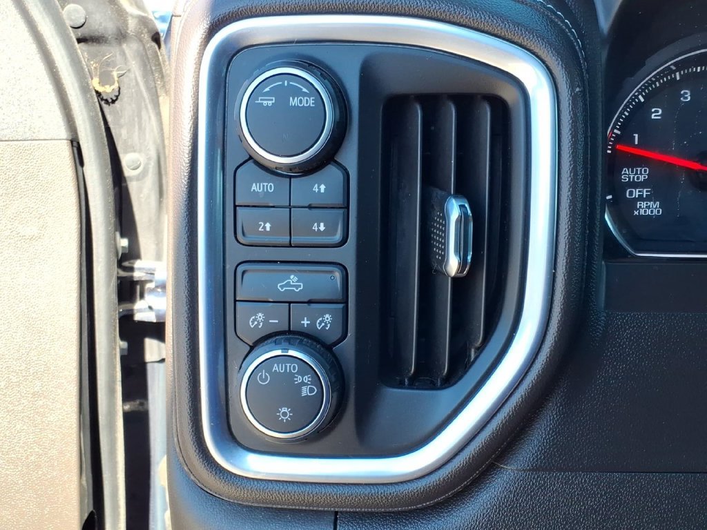 Used 2020 Blue Metallic Chevrolet LT image 16