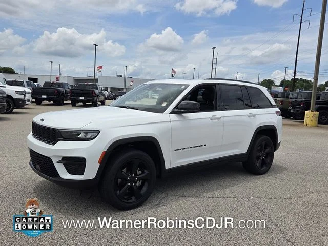 Used 2023 White Jeep Altitude X image 3