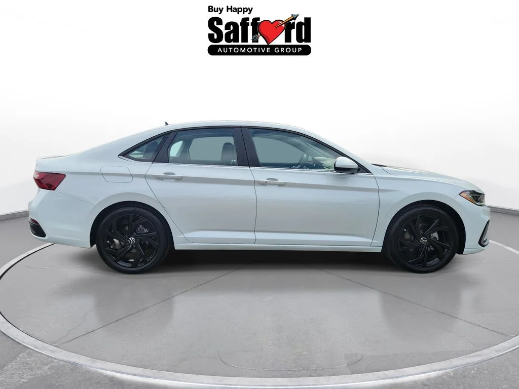 Used 2025  Volkswagen 1.5T SE image 7