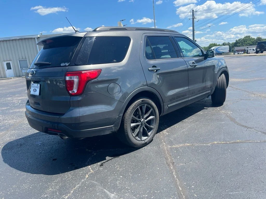Used 2018 Magnetic Ford XLT image 3