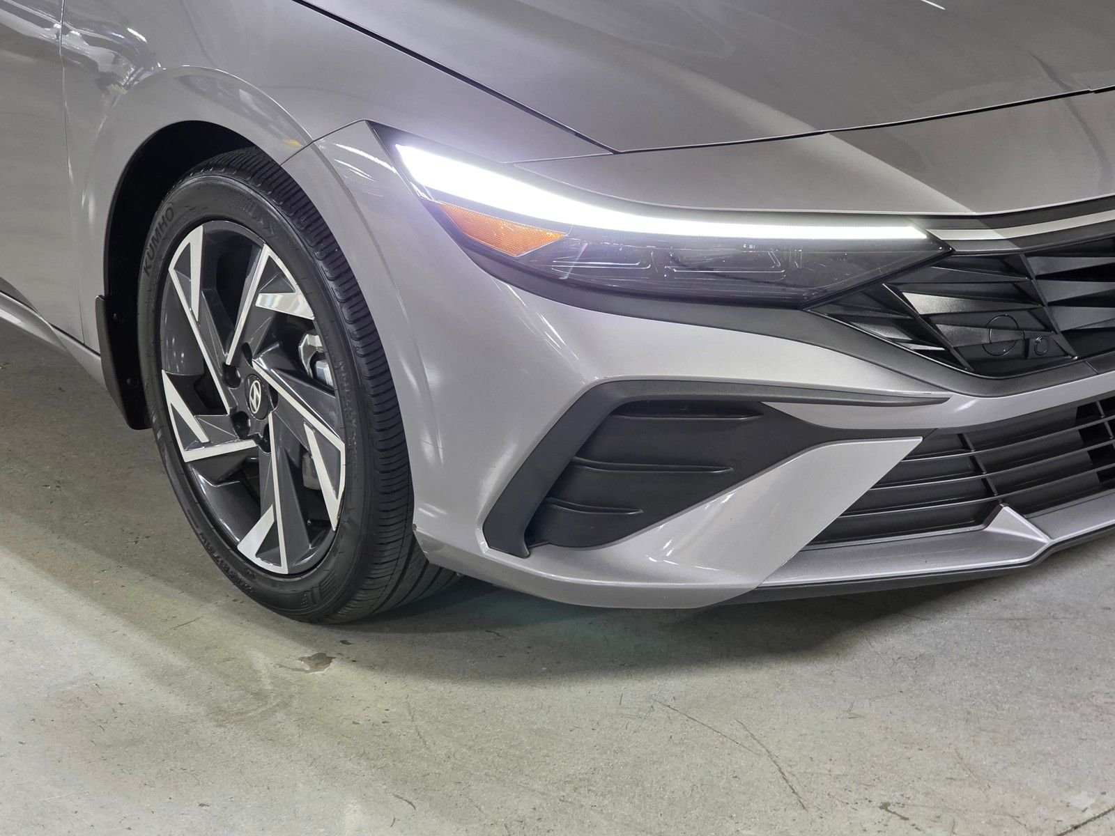 Certified Used 2025 Fluid Metal Hyundai SEL Sport image 10
