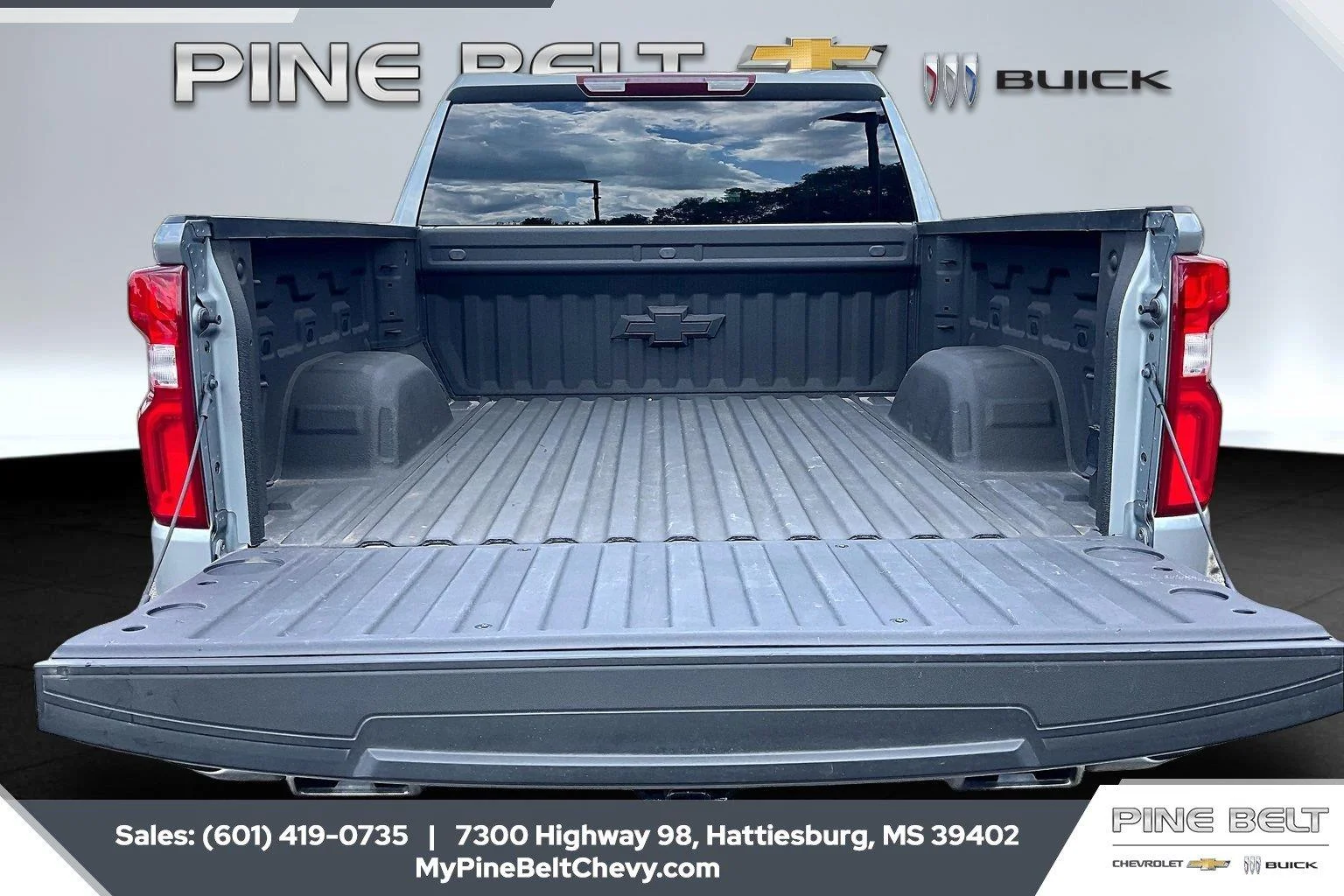 Used 2025 Sterling Gray Metallic Chevrolet RST image 5