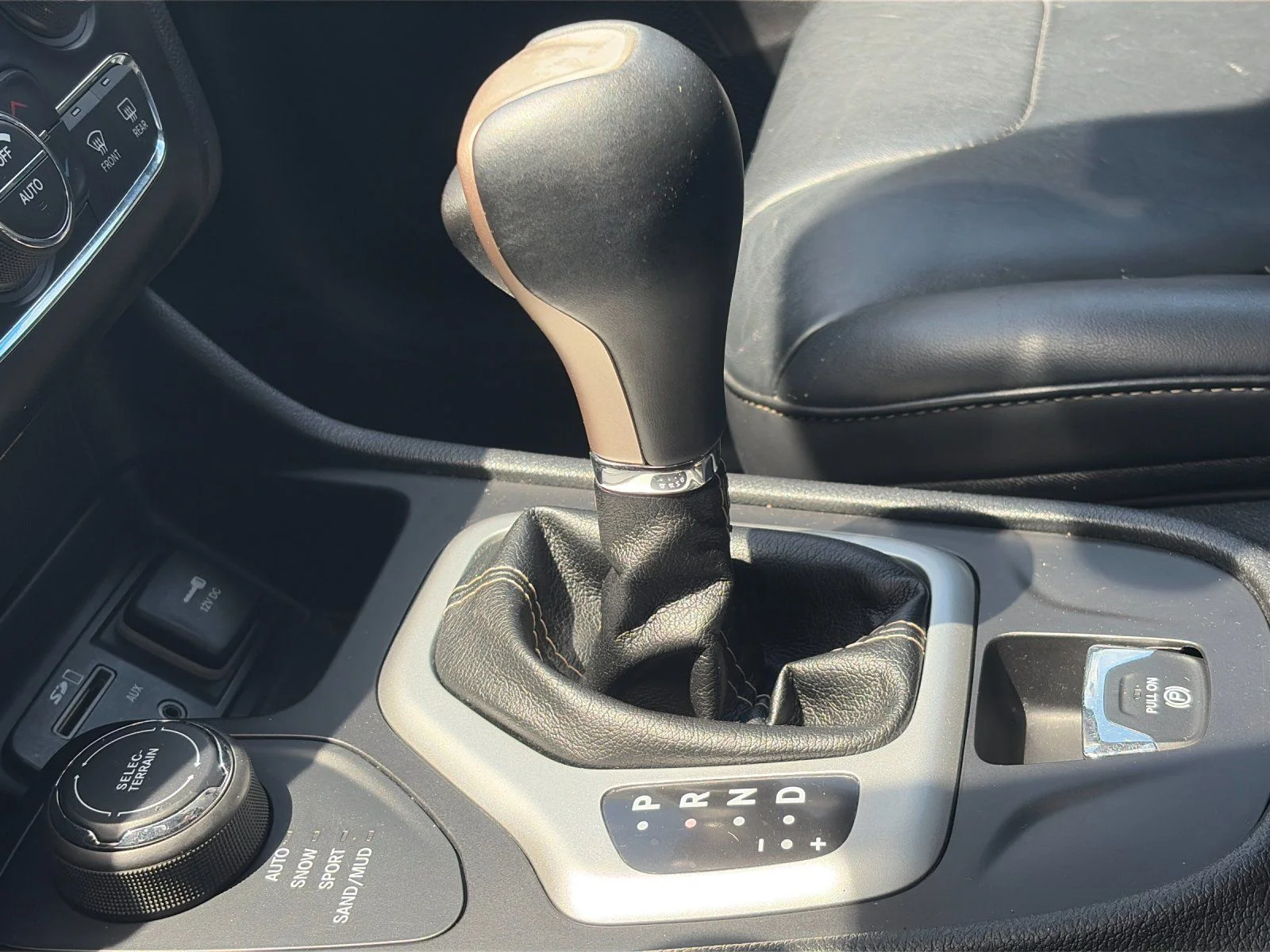 Used 2017 Billet Silver Metallic Jeep Limited image 22