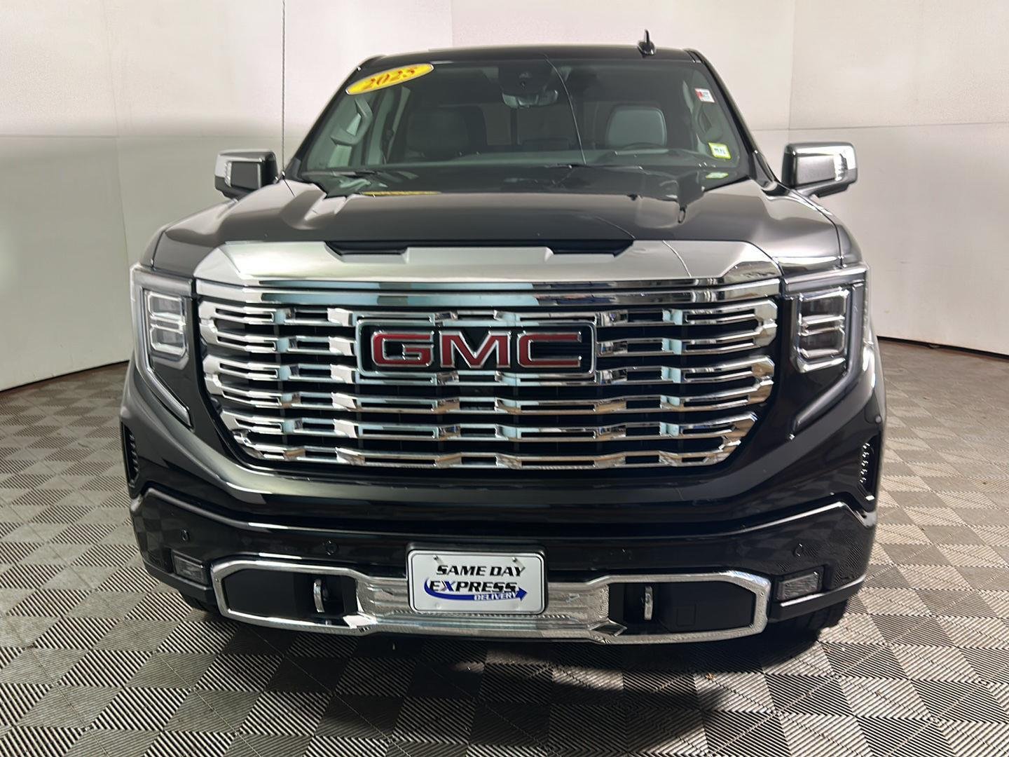 Used 2025 Onyx Black GMC Denali image 12