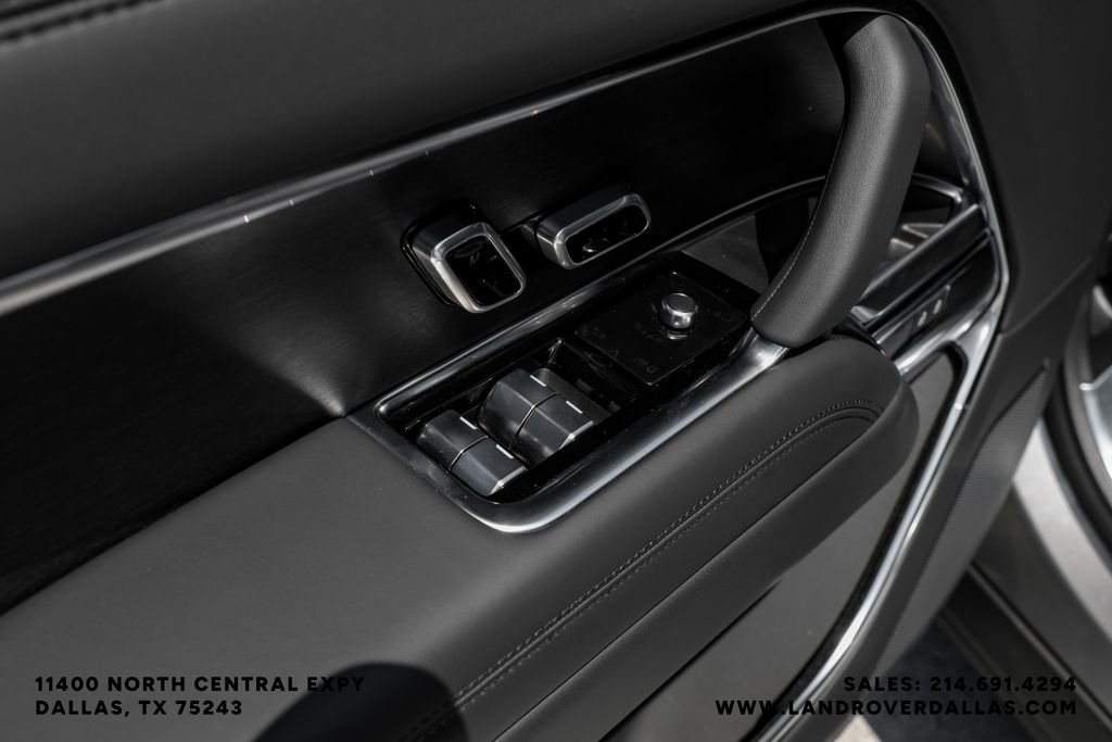 New 2026 1le Land Rover SE image 29