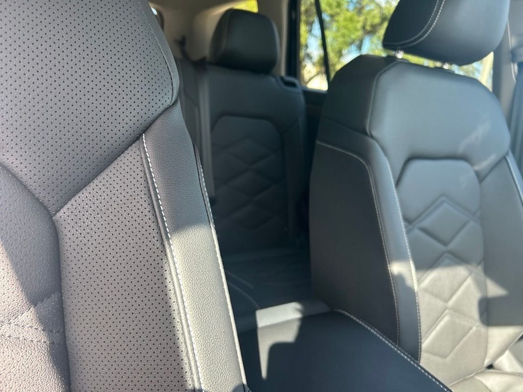 New 2026 Black Volkswagen SE w/Technology image 34
