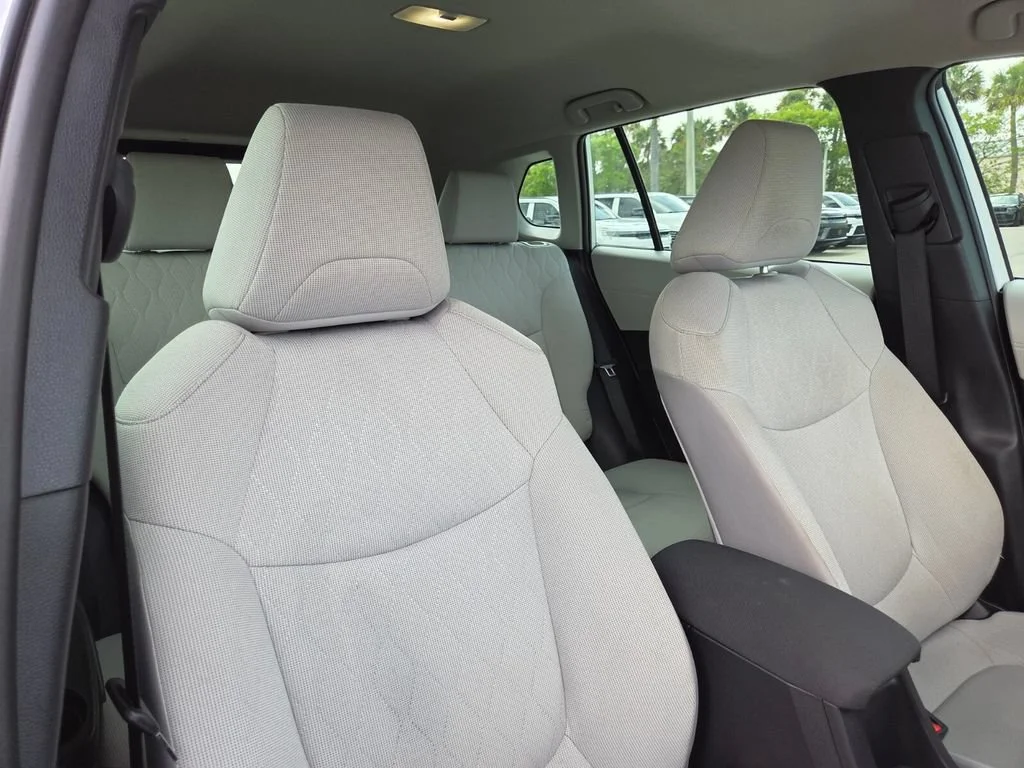 Used 2025 Pearl Toyota L image 16