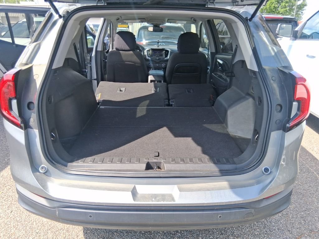 Used 2023 Sterling Metallic GMC SLE image 18