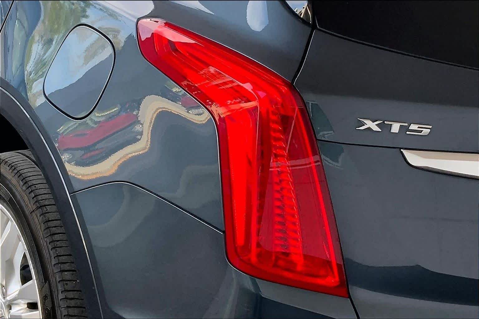 Used 2019 Shadow Metallic Cadillac Premium Luxury AWD image 28