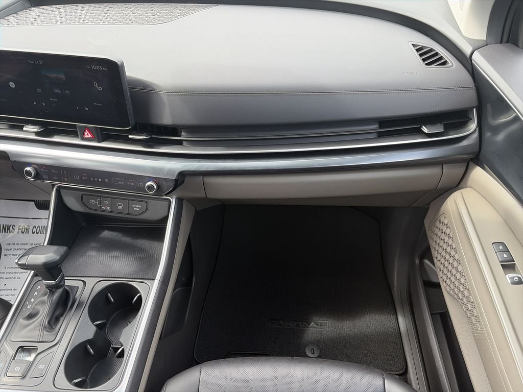 Used 2025 Aurora Black Pearl Kia LXS image 17