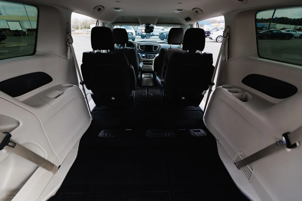 Used 2023 Gray Chrysler LX image 9