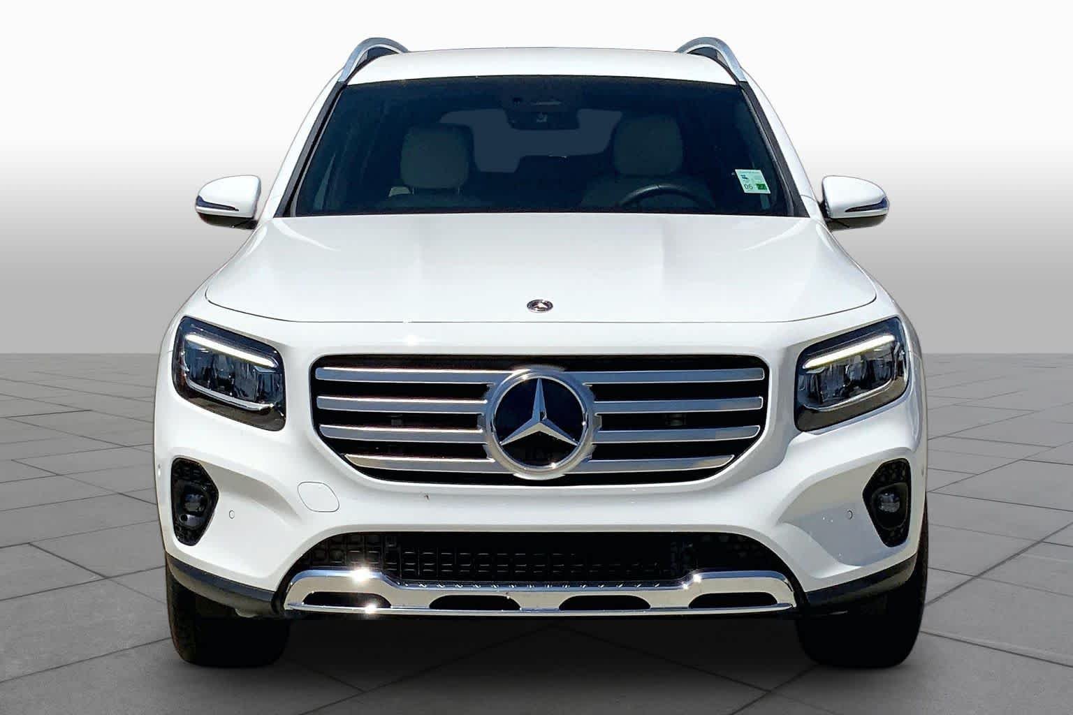 Certified Used 2025 Polar White Mercedes-Benz GLB 250 image 4