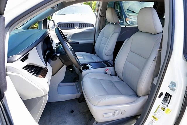 Used 2015 White Toyota XLE image 14
