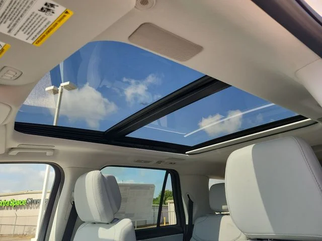 New 2027 White Ford Platinum image 30