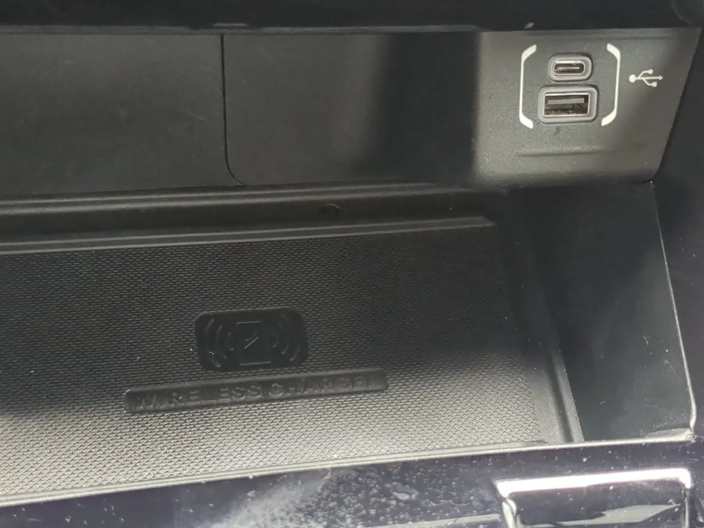 Used 2022 Gray Jeep Latitude Lux image 24
