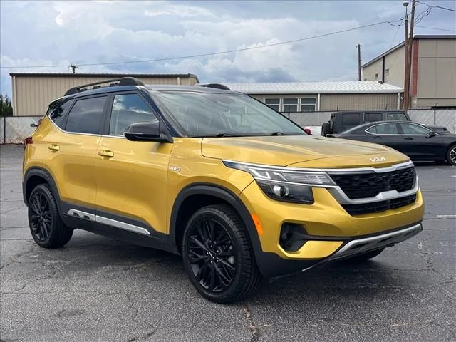 Used 2023 Yellow Kia Nightfall image 1