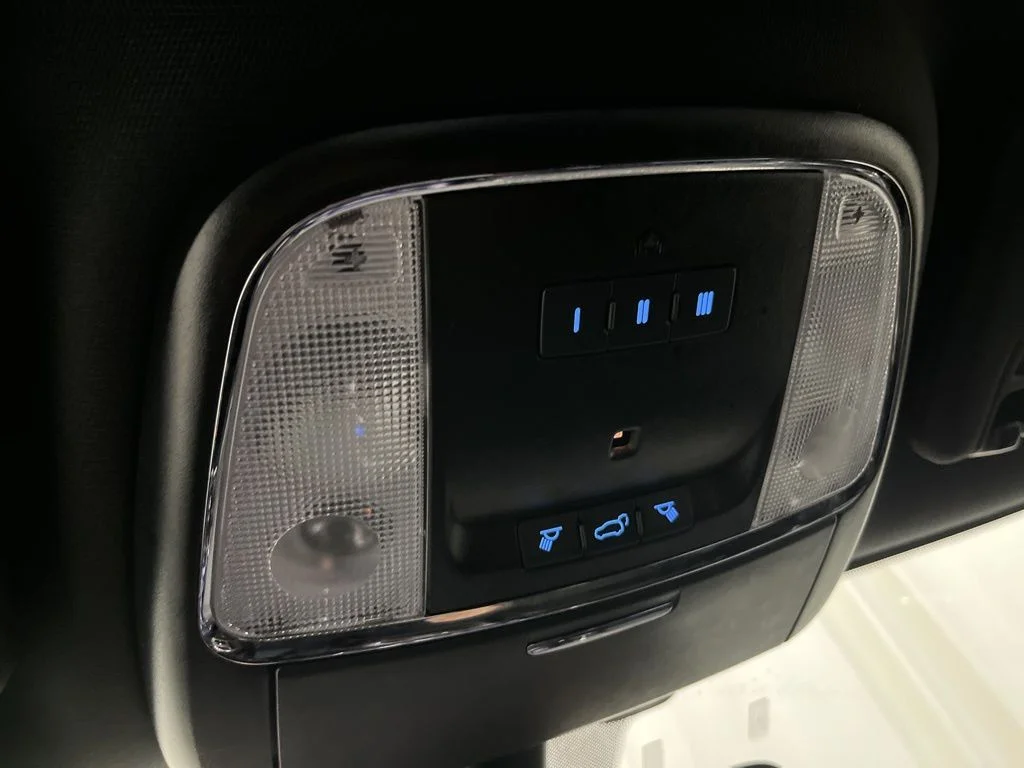 Used 2019 Billet Silver Metallic Clearcoat Jeep Altitude image 19