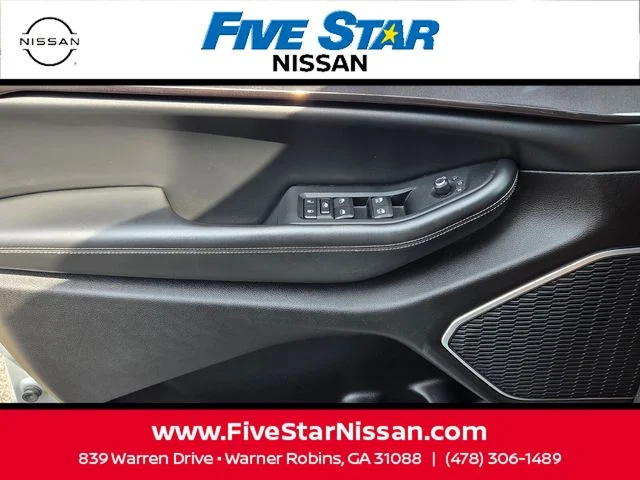 Used 2022 Silver Jeep Altitude image 27