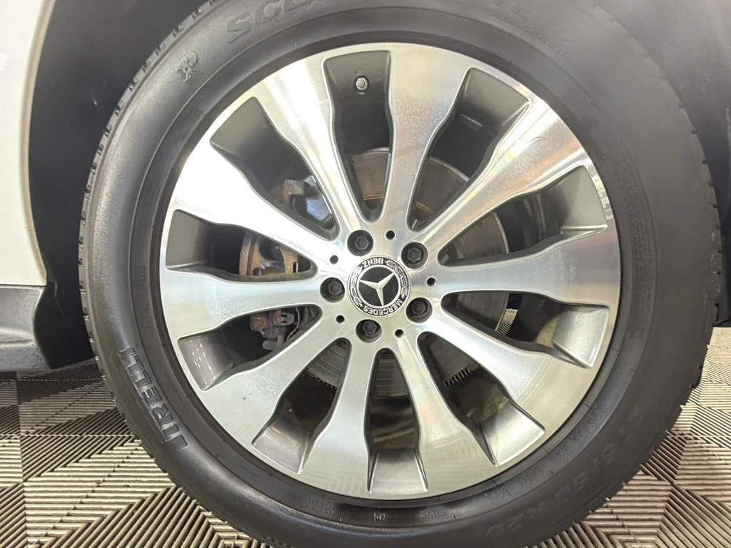 Used 2019 Red Mercedes-Benz 4MATIC® image 41