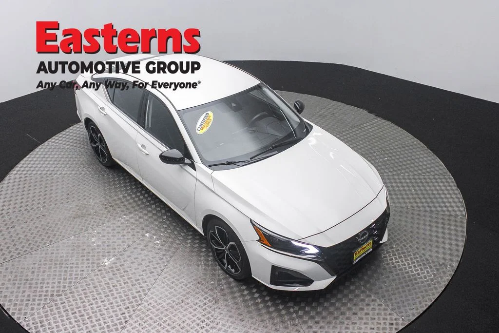 Used 2024 White Nissan 2.5 SR image 3