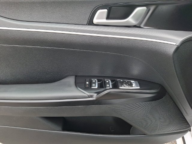 Used 2022 White Kia GT-Line image 13