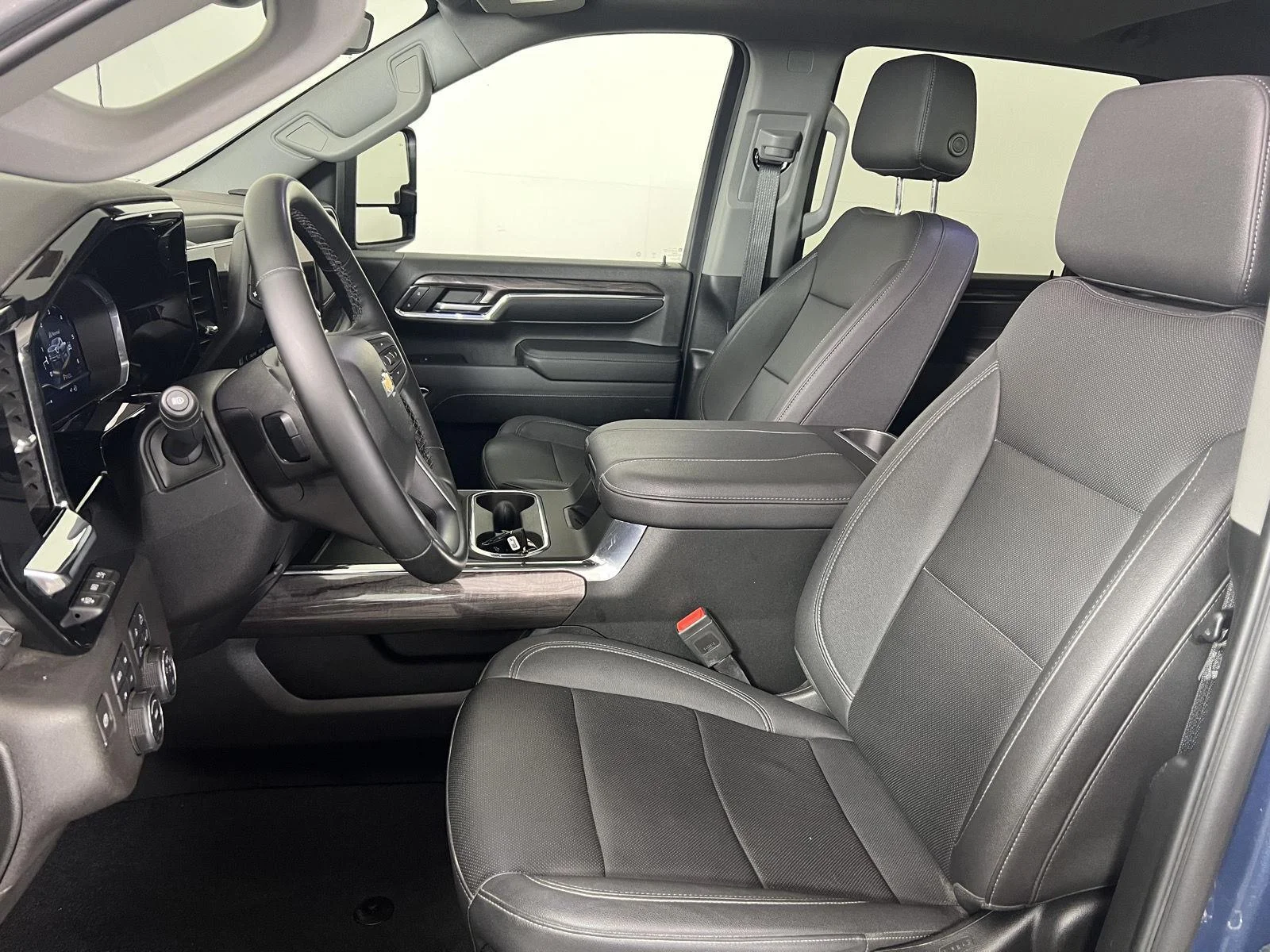Used 2024 Lakeshore Blue Metallic Chevrolet LTZ image 4