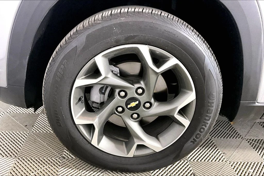 Certified Used 2025 Sterling Gray Metallic Chevrolet LT image 7