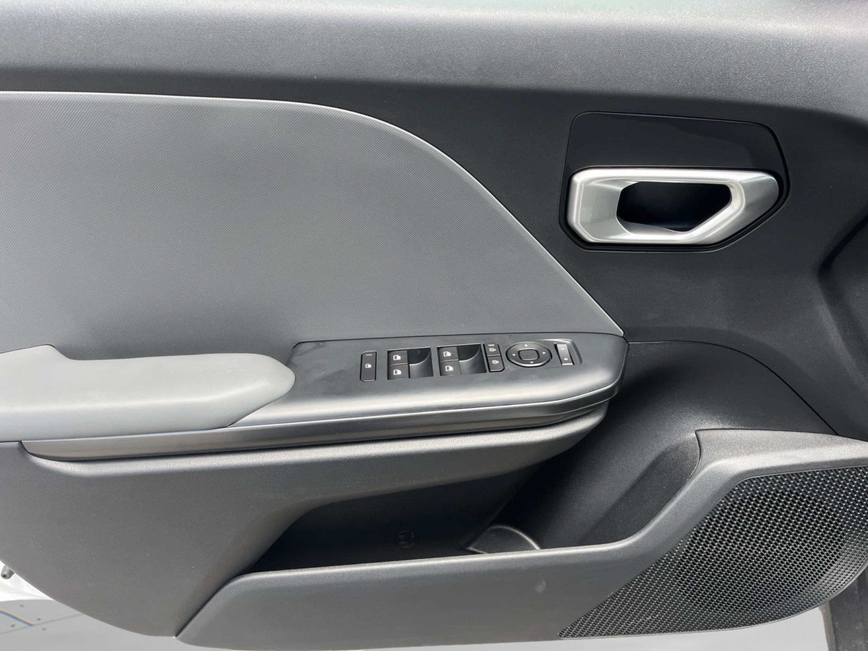 New 2026 Snow White Pearl Kia LXS image 21